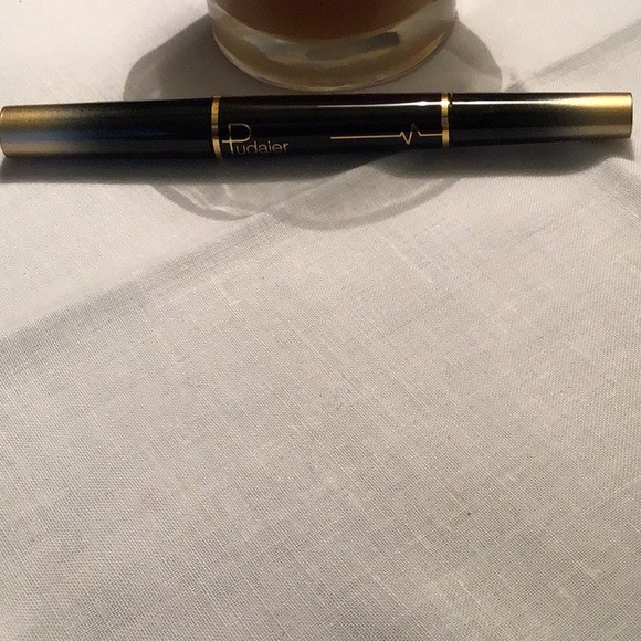 Matte Lipstick with liner.🎄 Shade #16 - Picture 5 of 5